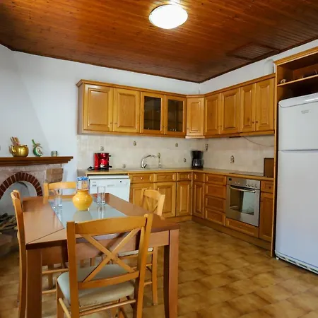 Family Country House-corfu Holidays بيت للعطل *